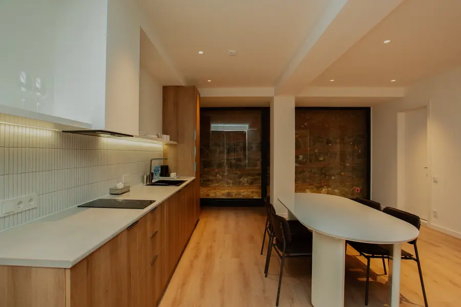 Artifact Executive Suite 4